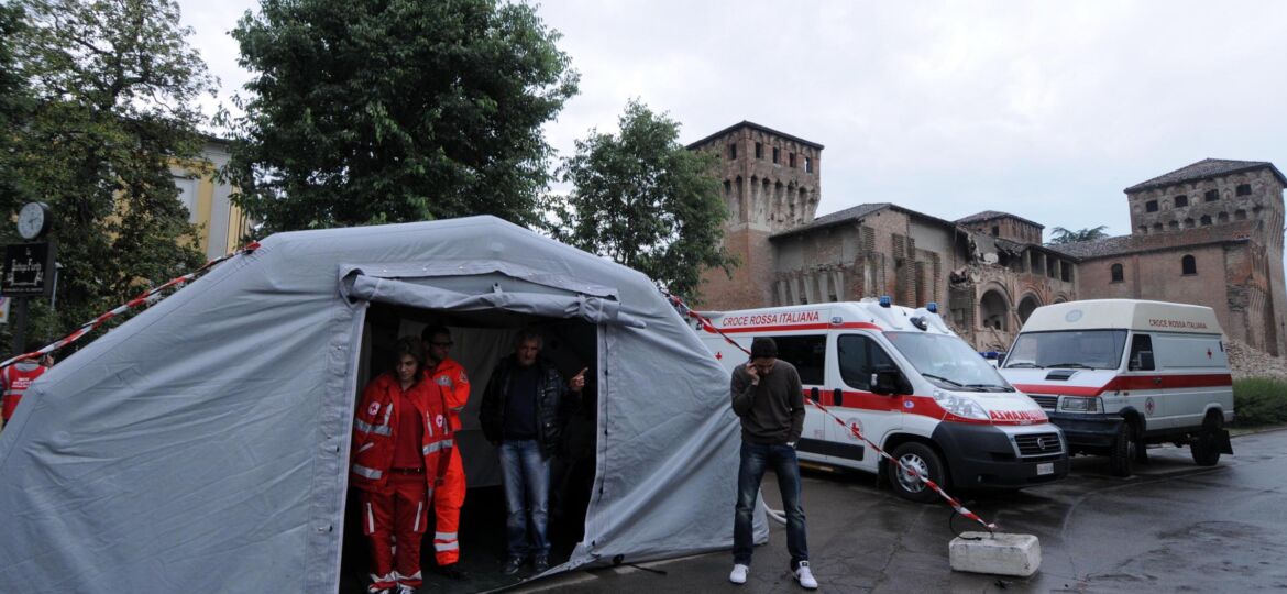 la-macchina-dei-soccorsi-in-moto