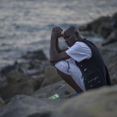 Migranti bloccati alla frontiera tra Italia e Francia a Ventimiglia